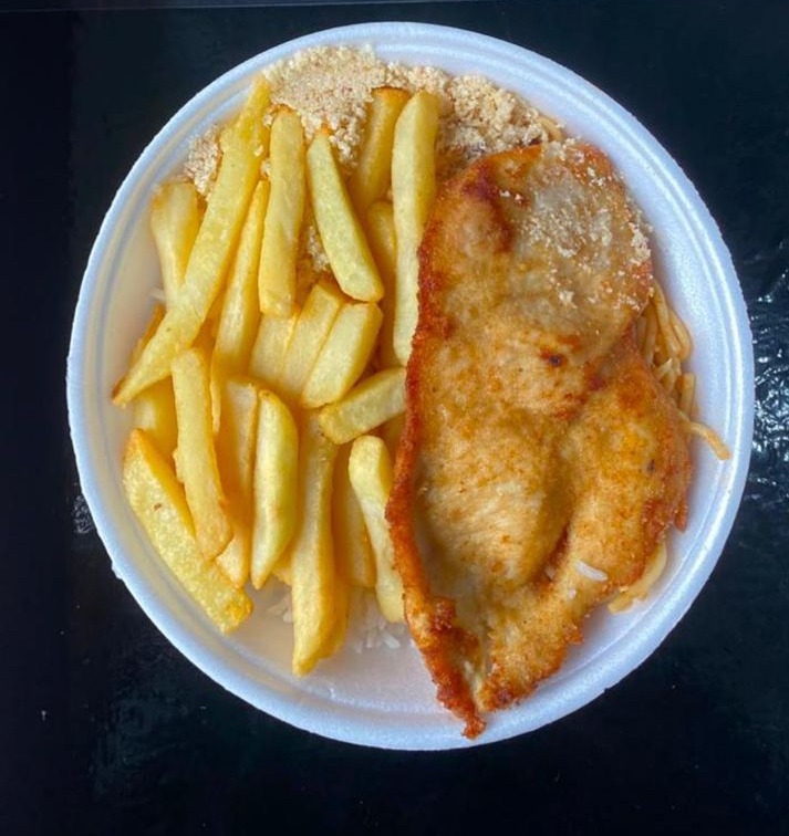 FILÉ DE FRANGO À MILANESA